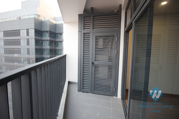 Unfurnished three bedrooms apartment for rent in Discovery building, Cau Giay district, Ha Noi